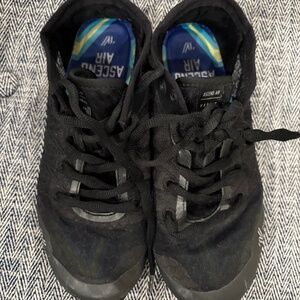 Girls size 3 youth cheer shoes